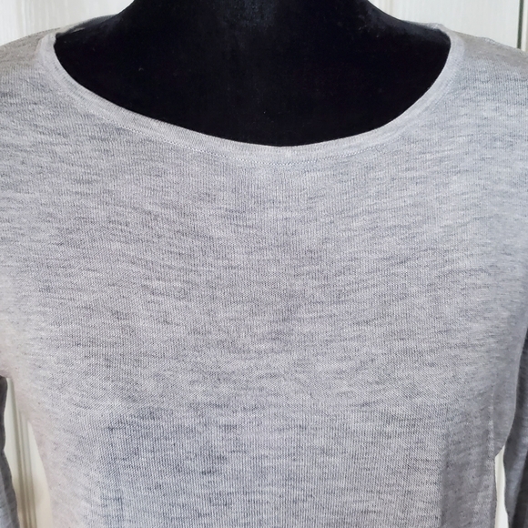 H&M Basic long sleeve, round neck, gray lightweight sweater top. Sz XS - Picture 2 of 10